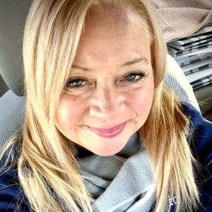 Meet your Posher, Debi